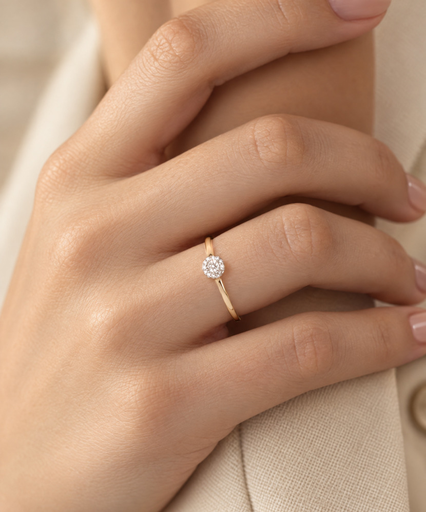 Gold ring with diamonds