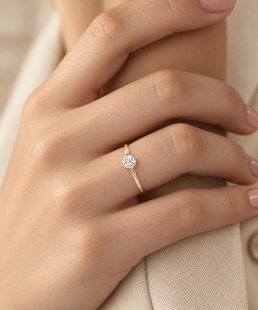 Gold ring with diamonds