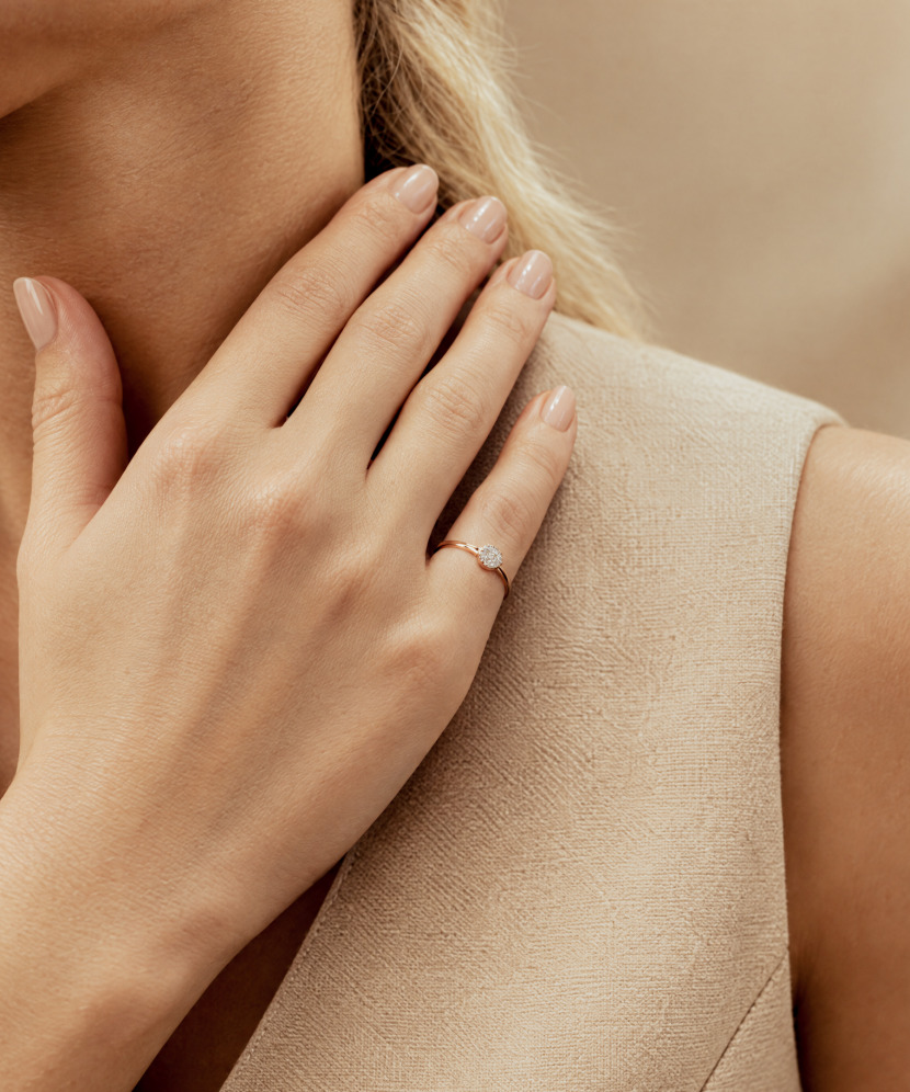 Gold ring with diamonds