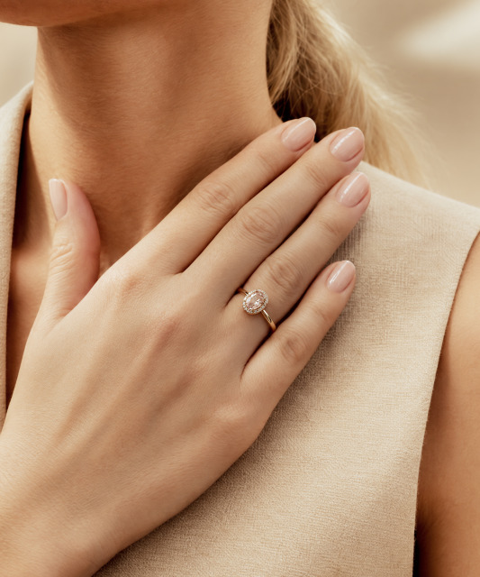 Yellow gold ring with morganite and diamonds