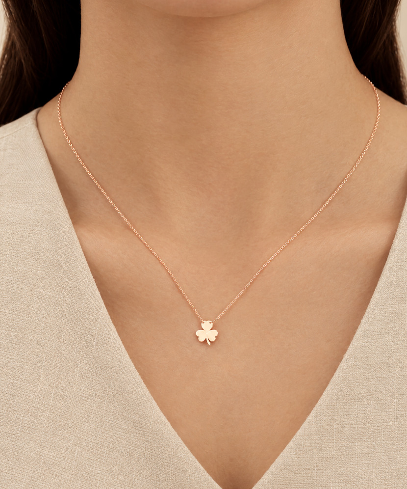 Gold chain with pendant