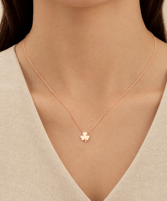 Gold chain with pendant