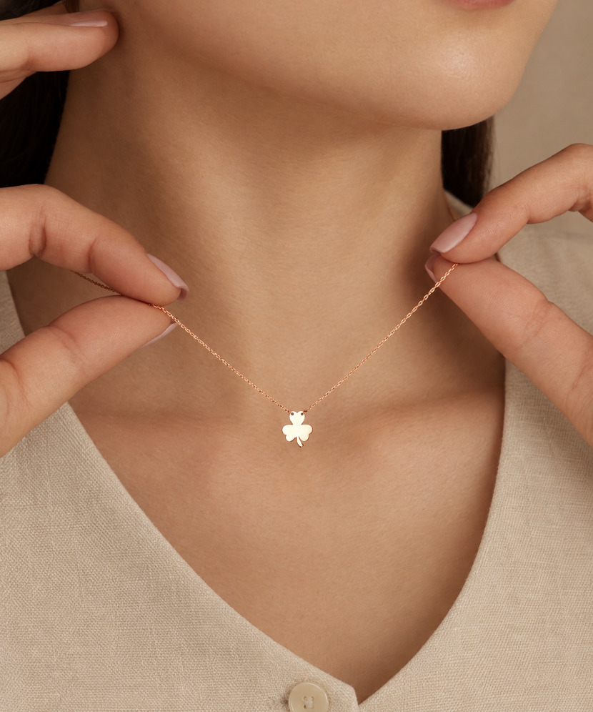 Gold chain with pendant
