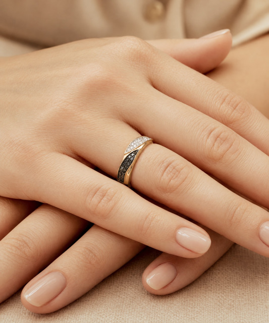 Yellow gold ring with diamonds and black diamonds