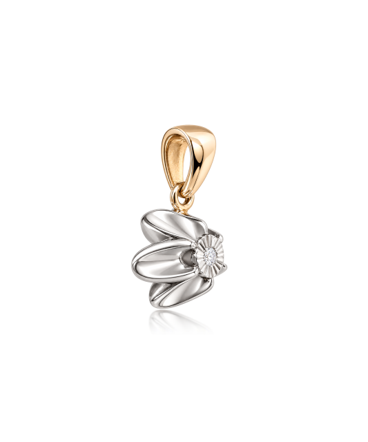 Gold pendant with diamond