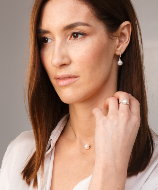 Sterling silver chain with pearl pendant