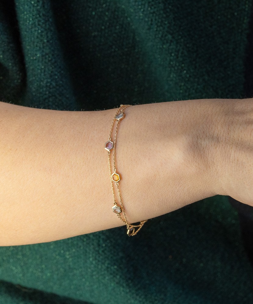 Gold bracelet with zircons