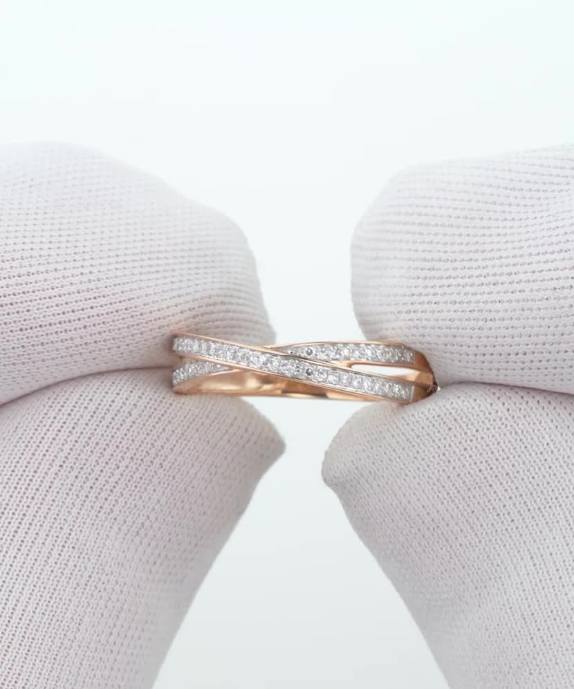 Gold ring with diamonds