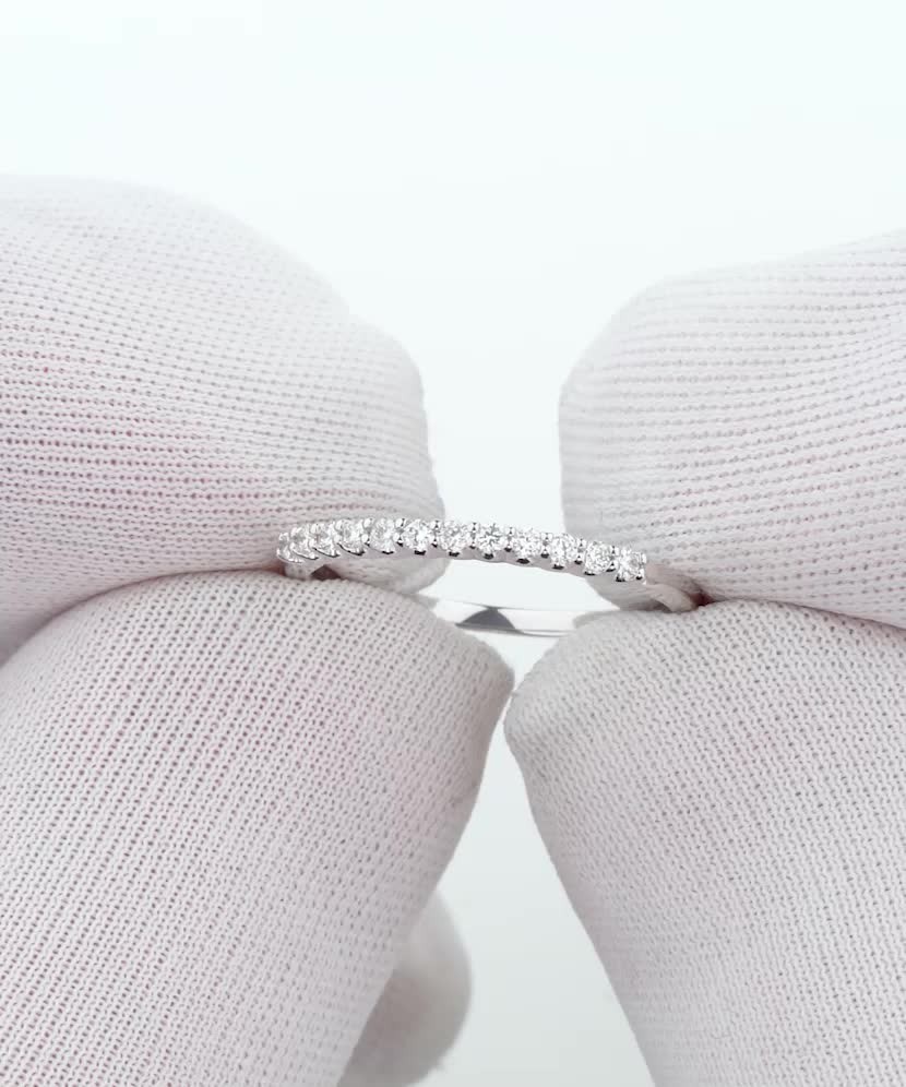 Кольцо из белого золота с бриллиантами Кольцо из белого золота с бриллиантами