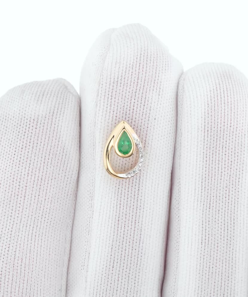 Подвеска из желтого золота с изумрудом и алмазами