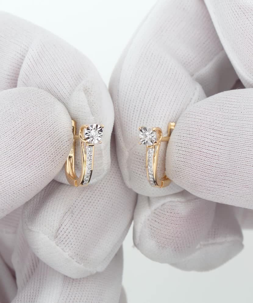 Yellow Gold earrings with diamonds