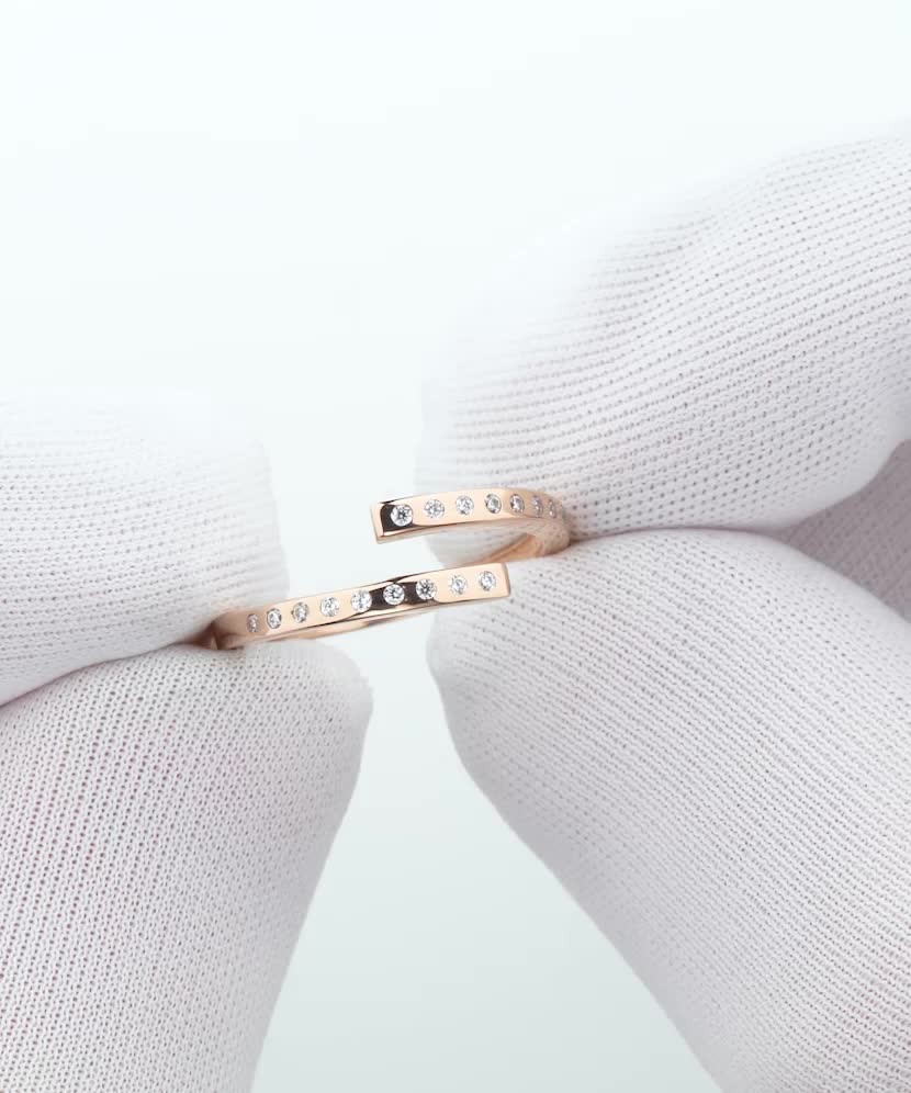 Золотое кольцо с цирконами Золотое кольцо с цирконами