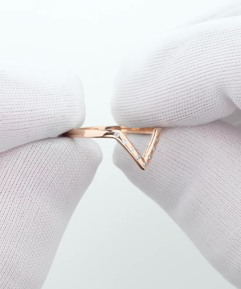 Золотое кольцо с цирконами Золотое кольцо с цирконами