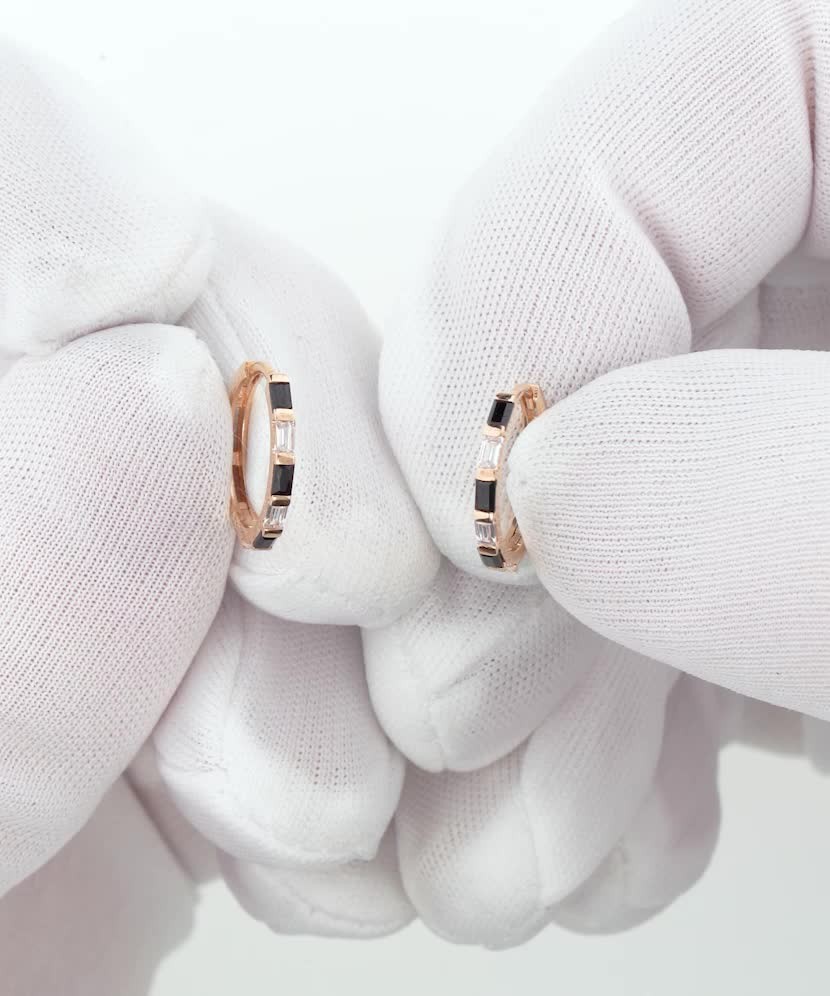 Gold earrings with zircons Gold earrings with zircons