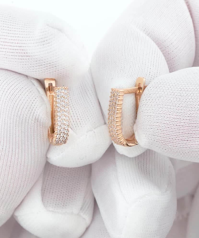 Gold earrings with zircons