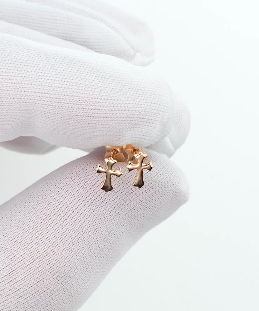 Gold earrings Gold earrings