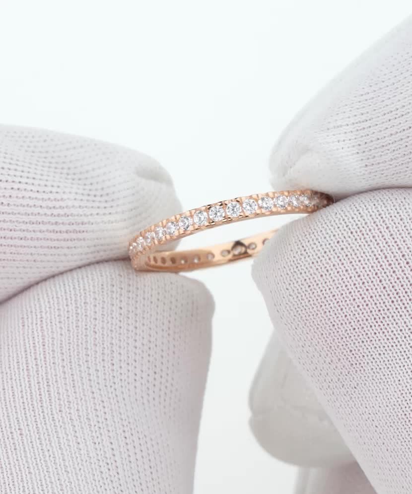 Золотое кольцо с цирконами Золотое кольцо с цирконами