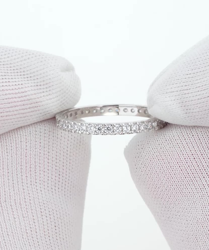 Кольцо из белого золота с цирконами