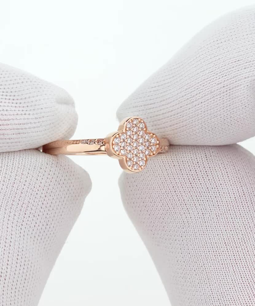 Gold ring with zircons