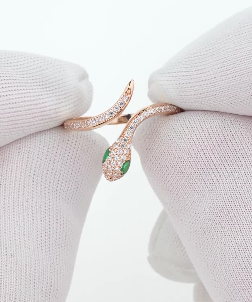 Золотое кольцо с цирконами