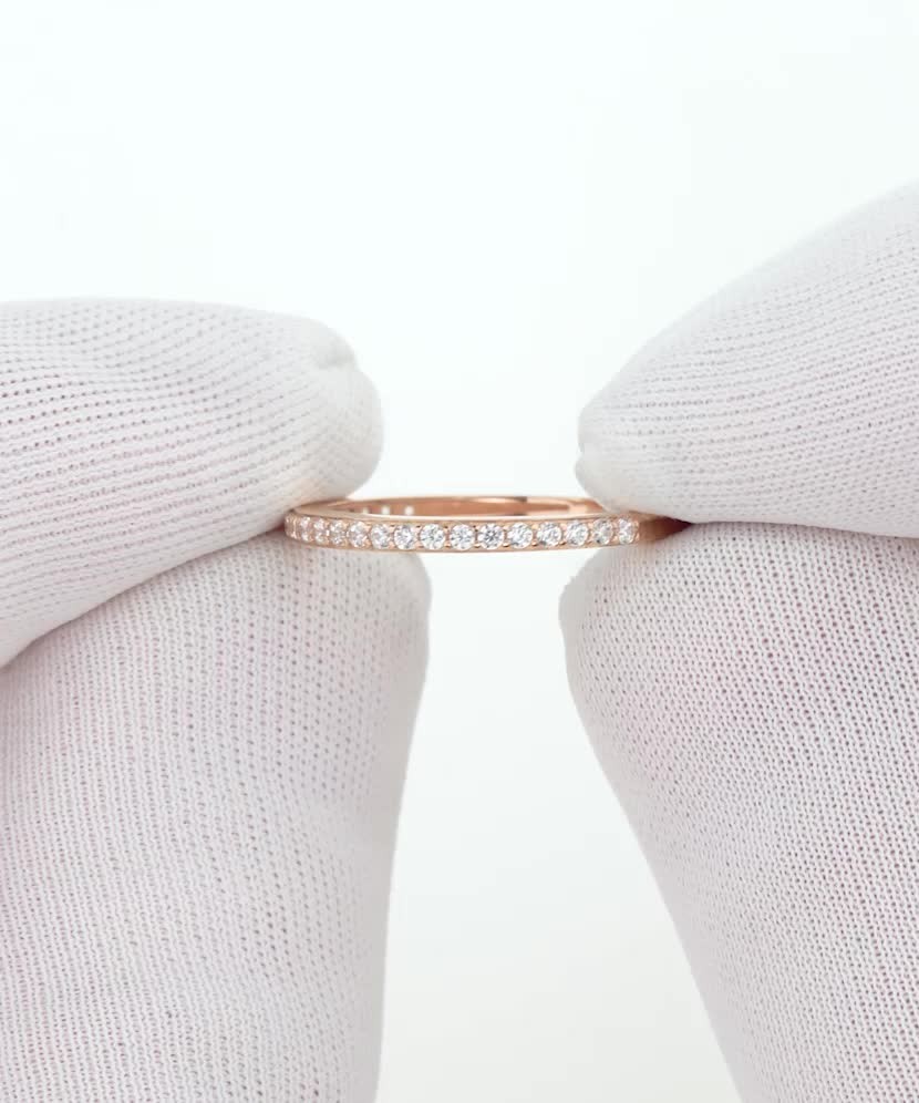 Gold ring with zircons