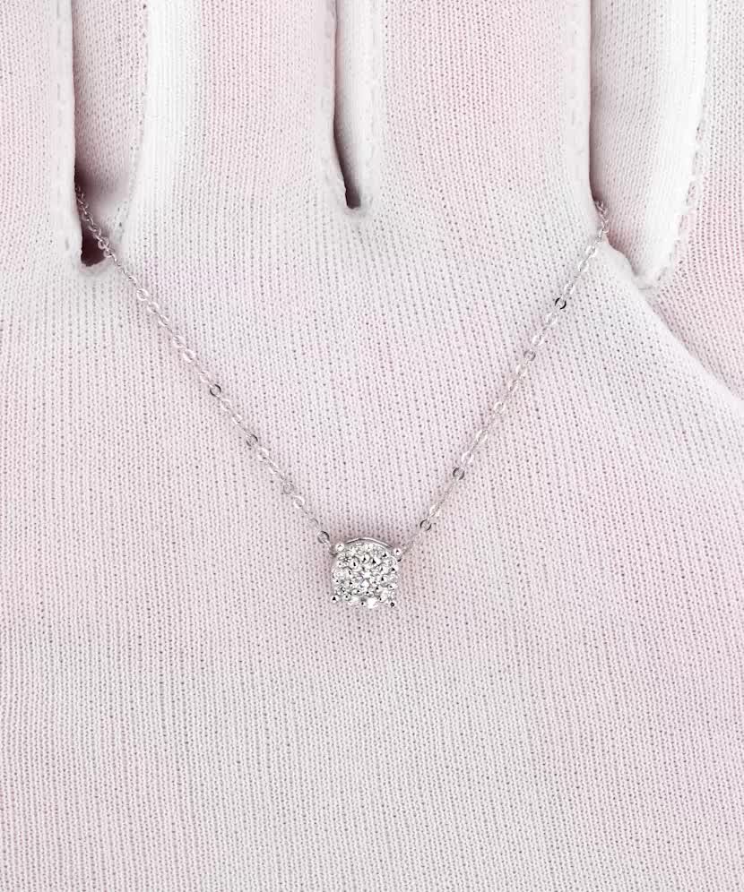 Золотая цепочка с бриллиантовым подвеской Золотая цепочка с бриллиантовым подвеской