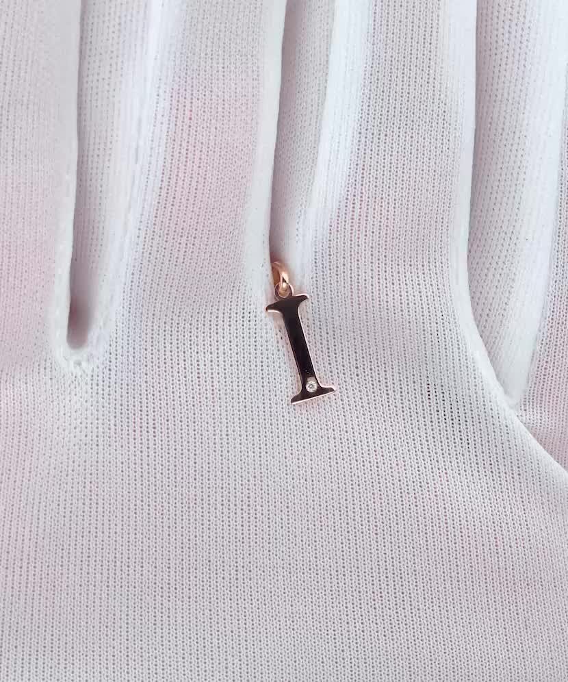 Золотой кулон с бриллиантом, буква I