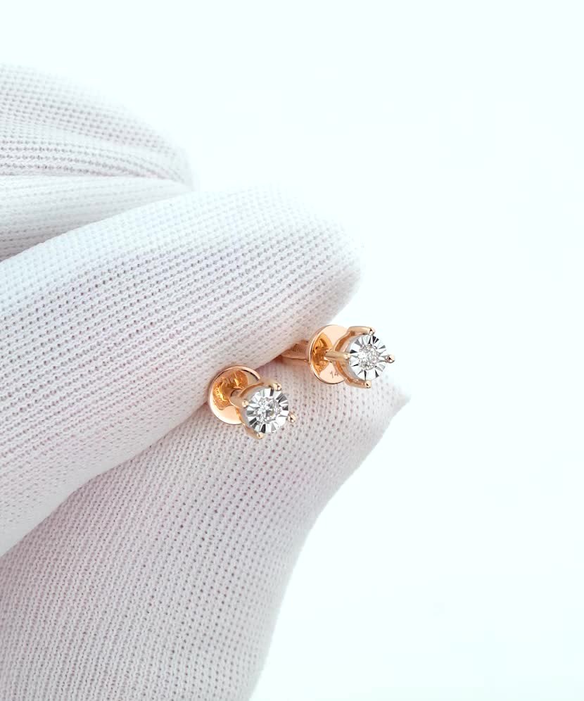 Gold earrings with diamonds