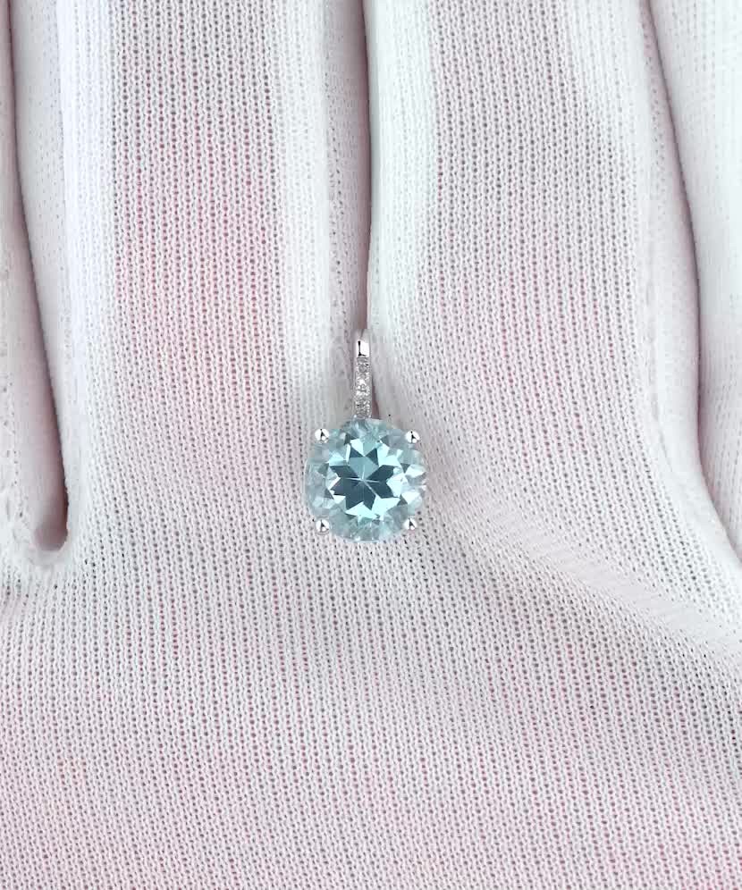 Кулон из белого золота с топазом и бриллиантами Кулон из белого золота с топазом и бриллиантами