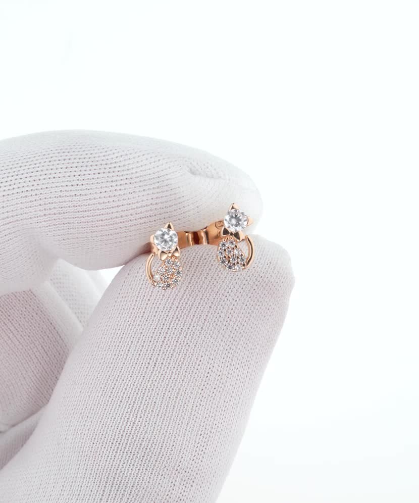 Gold earrings with zircons Gold earrings with zircons