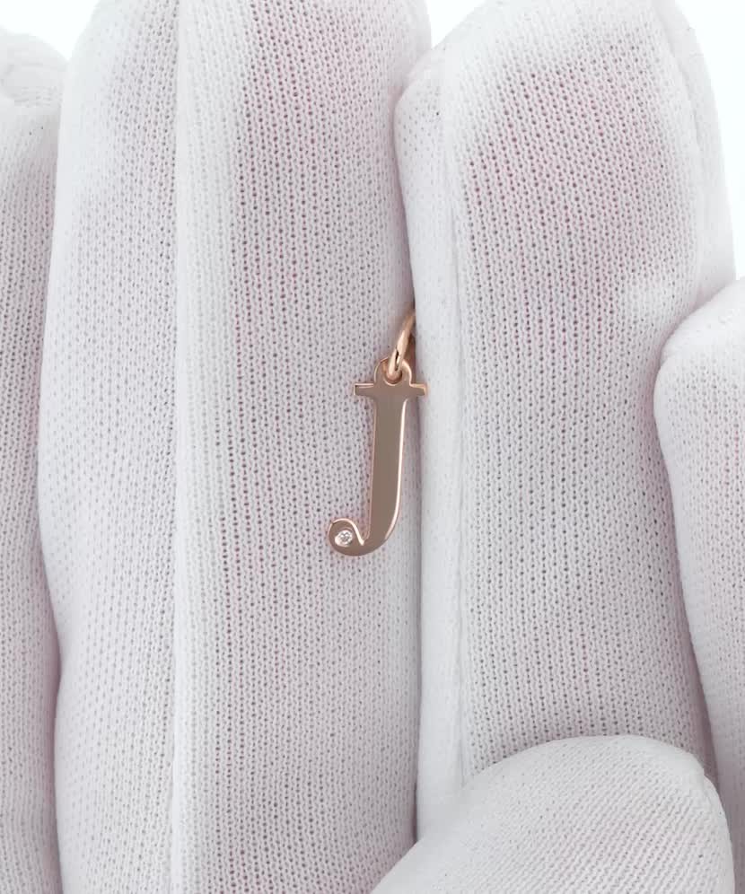 Золотой кулон с бриллиантом, буква J