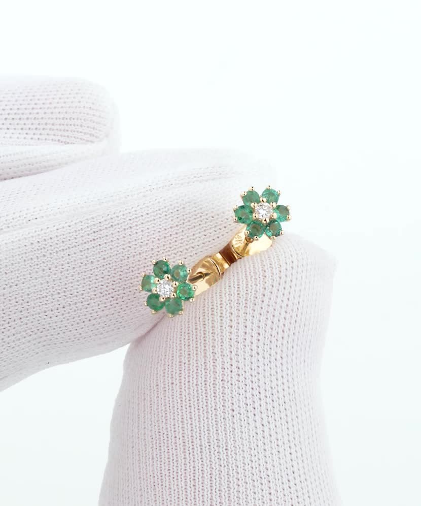 Yellow gold earrings with diamonds and emeralds