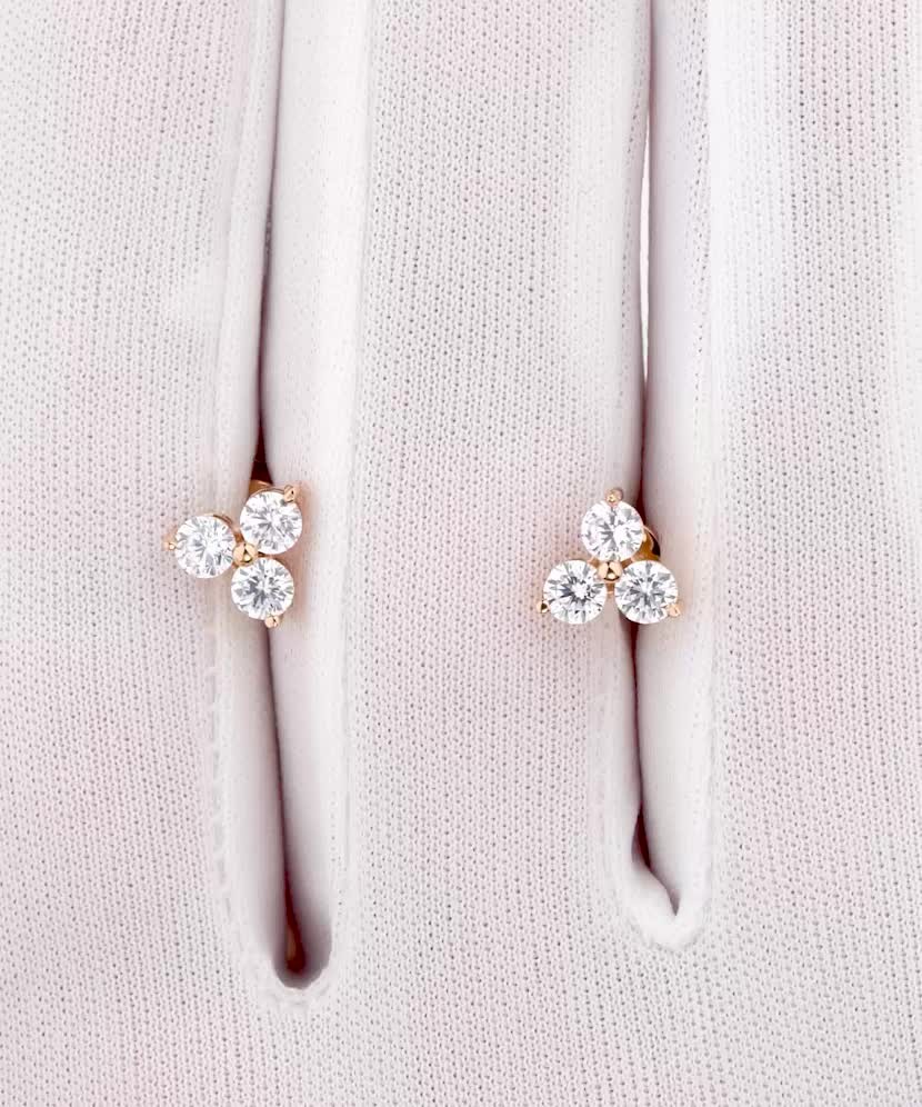 Gold earrings with zircons Gold earrings with zircons