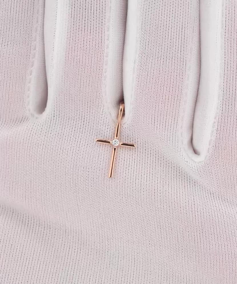 Gold pendant with diamond "cross"