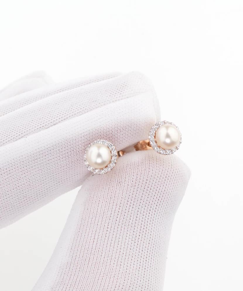 Золотые серьги с жемчугом и цирконами Золотые серьги с жемчугом и цирконами