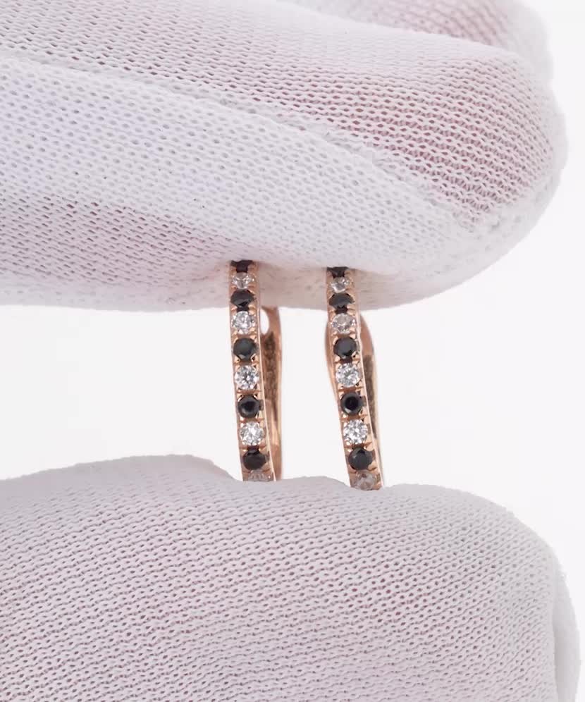 Gold earrings with zircons