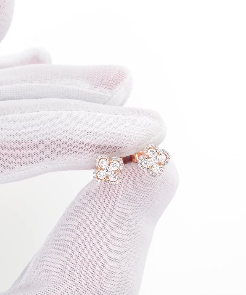 Золотые серьги с алмазами Золотые серьги с алмазами