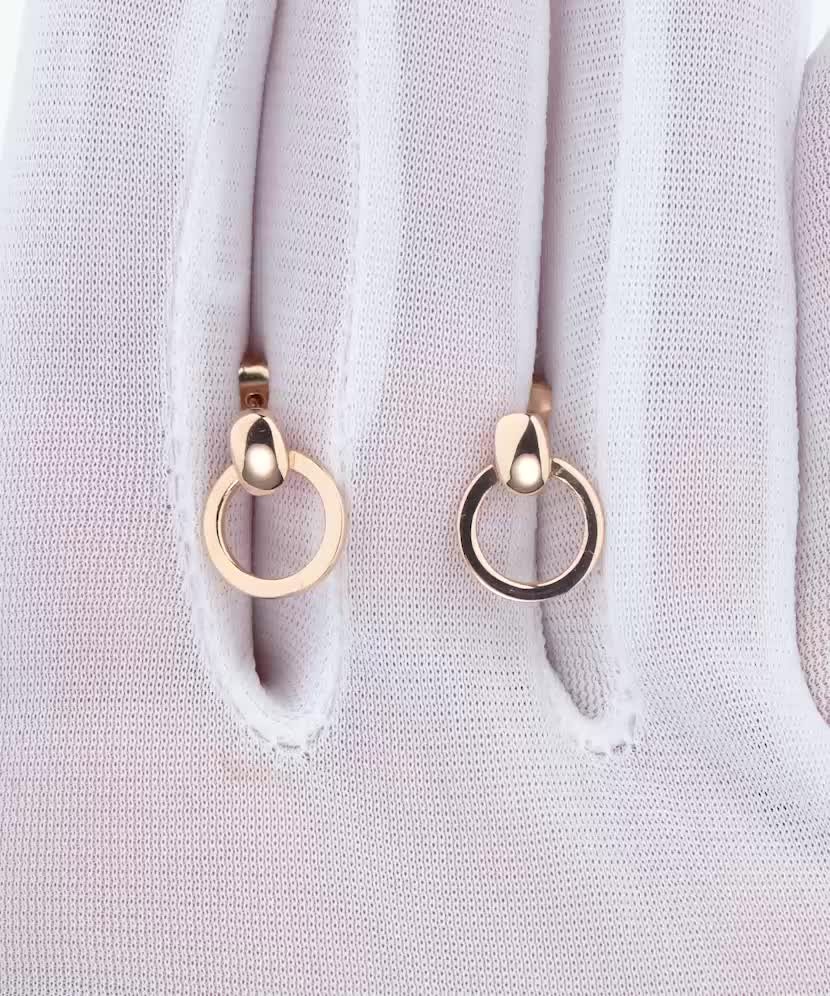 Gold earrings Gold earrings