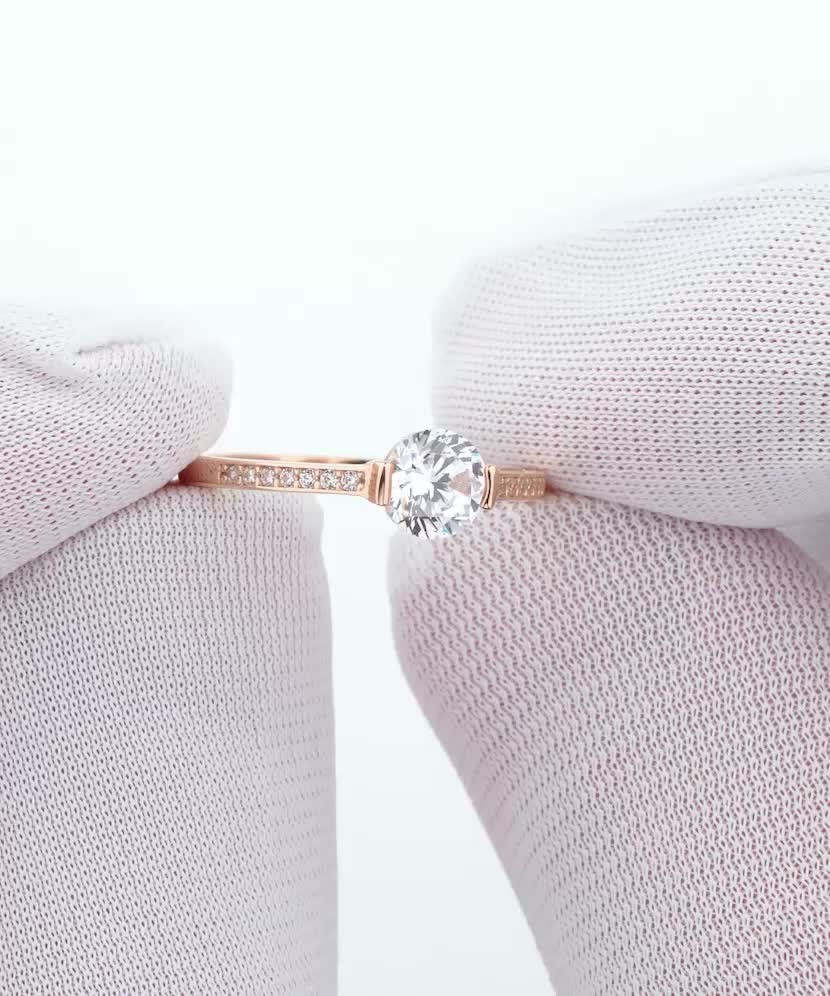 Золотое кольцо с цирконами