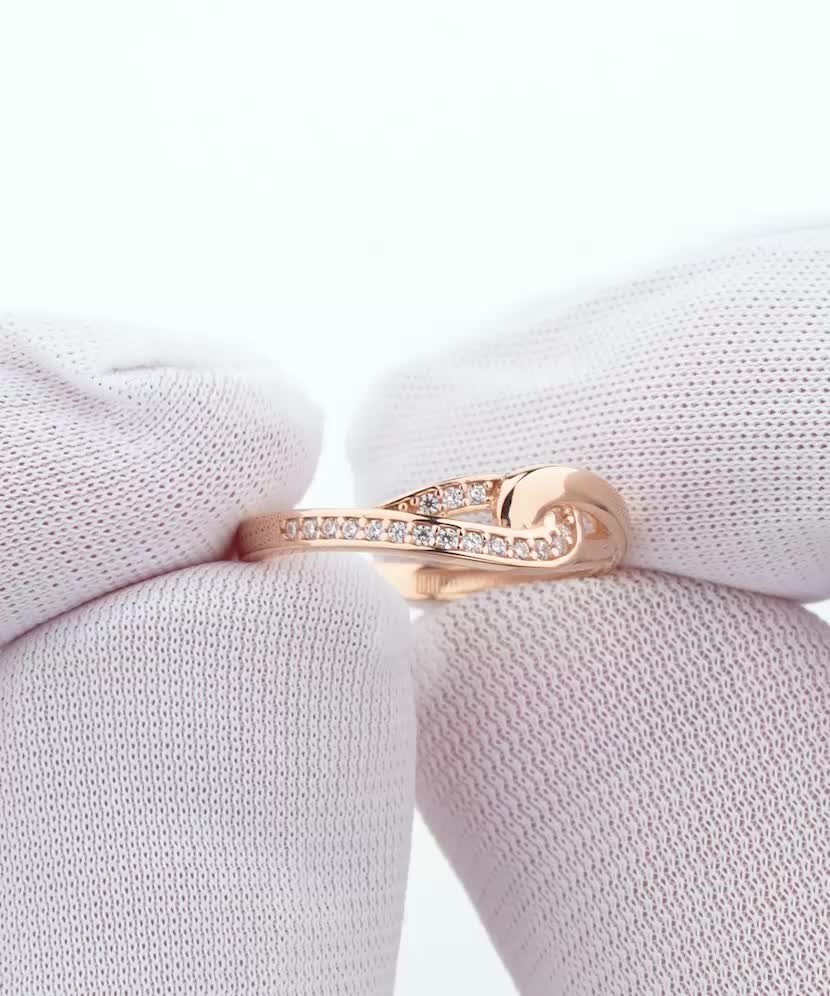 Gold ring with zircons