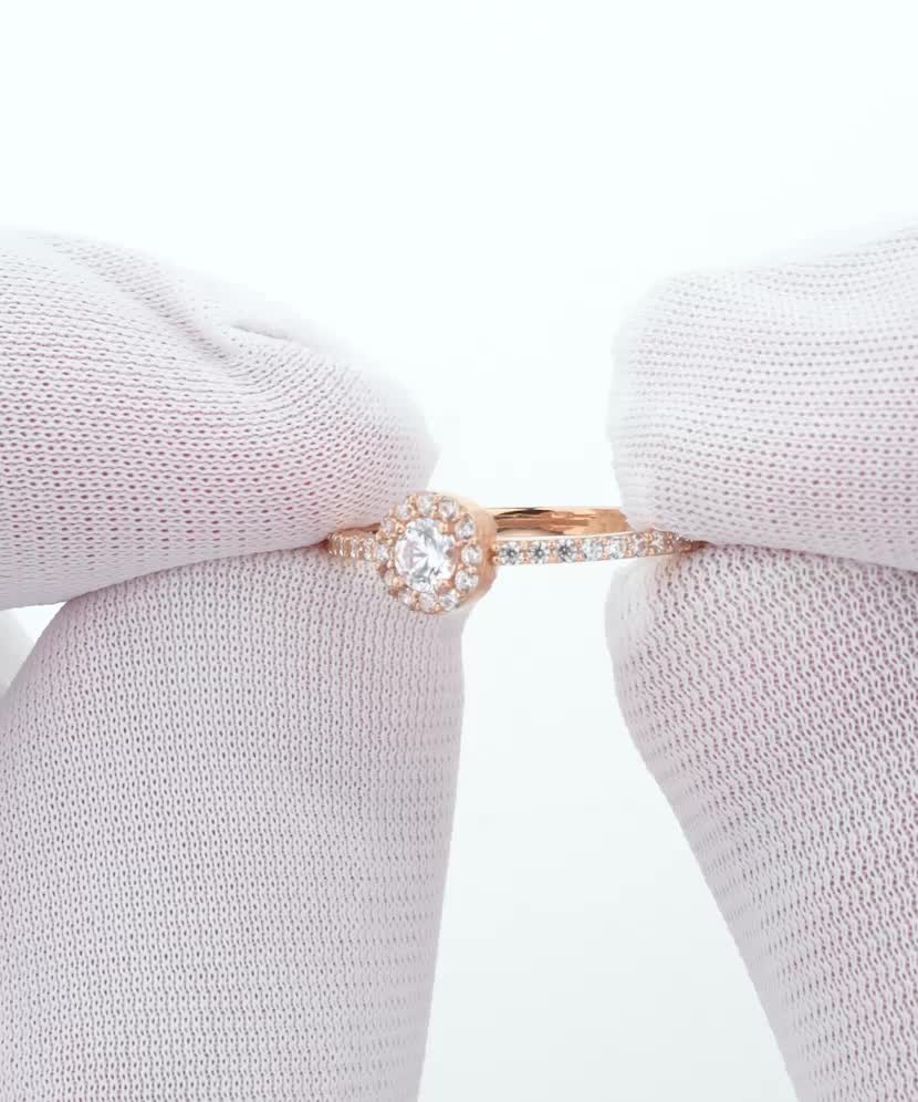 Gold ring with zircons