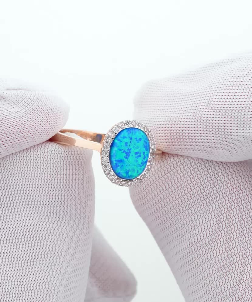 Gold ring with zircons and opal