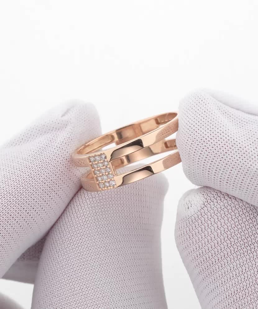 Золотое кольцо с цирконами