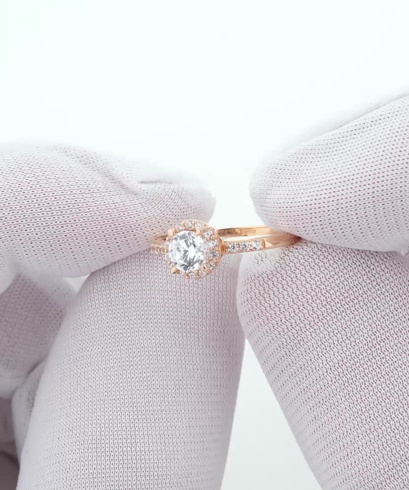 Золотое кольцо с цирконами