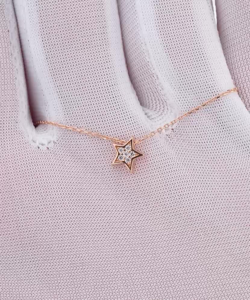 Золотая цепочка с подвеской из циркона "Звезда" Золотая цепочка с подвеской из циркона "Звезда"