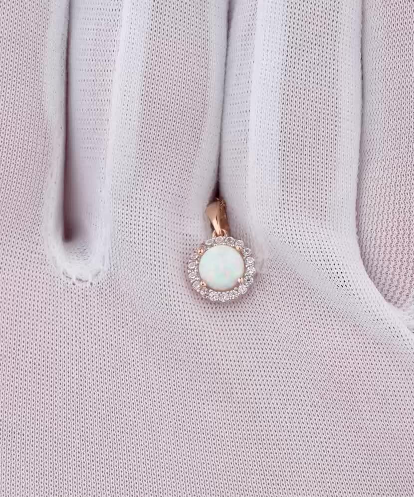 Золотая подвеска с опалом и цирконами