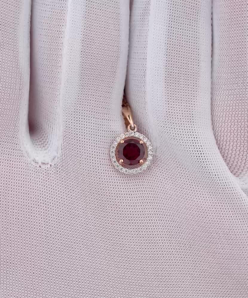 Gold pendant with zircons