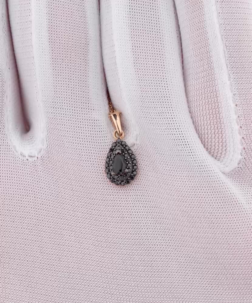 Gold pendant with zircons