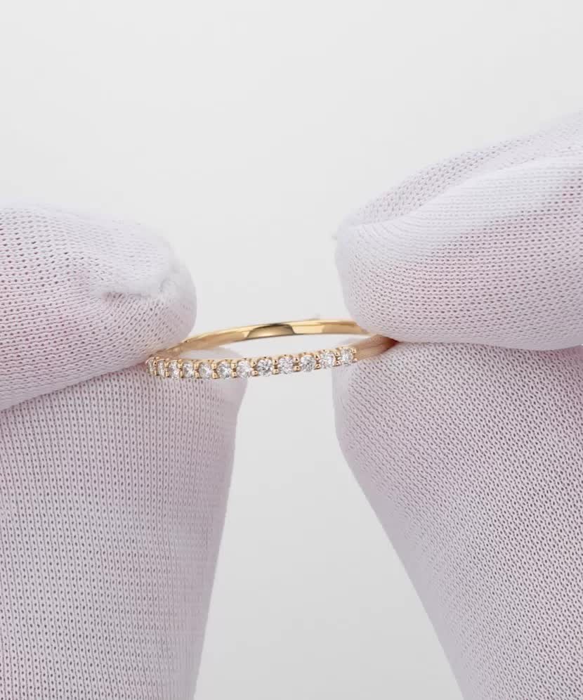 Кольцо из желтого золота с бриллиантами Кольцо из желтого золота с бриллиантами