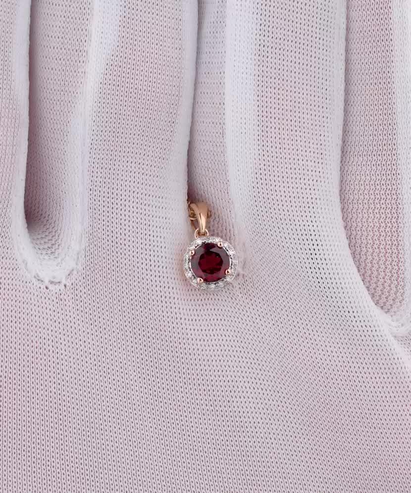 Золотая подвеска с гранатом и бриллиантами "Сердце"